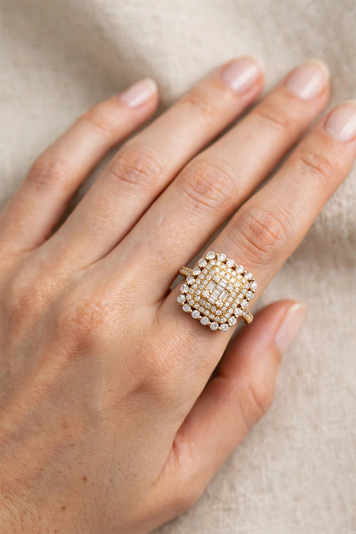 0.95ct Natural Brilliant and Baguette Diamond 18k Gold Engagement Ring - 10US02
